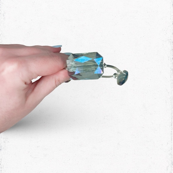 5030. Enamel Vintage Blue Flower Brooch - Picture 4 of 5